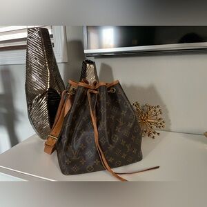 Luis Vuitton bucket bag vintage